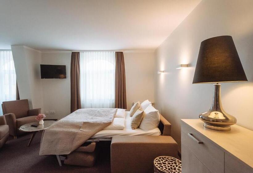 Полулюкс, Landhotel Potsdam