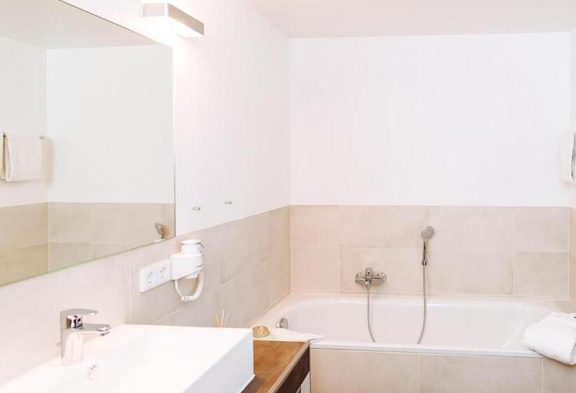 Полулюкс, Landhotel Potsdam