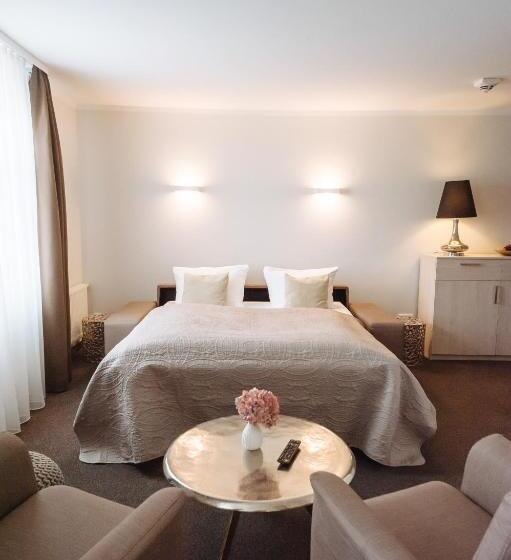Полулюкс, Landhotel Potsdam