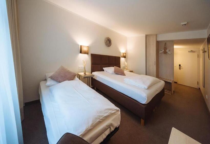 Номер Стандарт Трехместный, Landhotel Potsdam