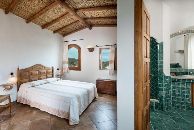 غرفة قياسية مزوَّدة بشُرفة, Arathena