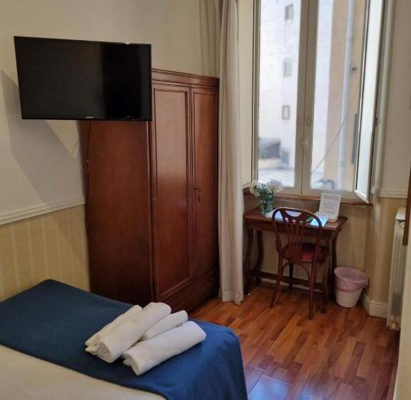 اتاق استاندارد یک نفره, Porta Pia