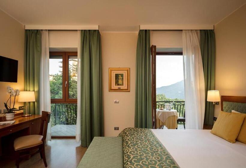 חדר סופריור עם מרפסת, Resort & Spa Miramonti