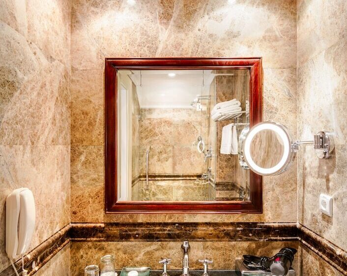 غرفة قياسية, The Dominican