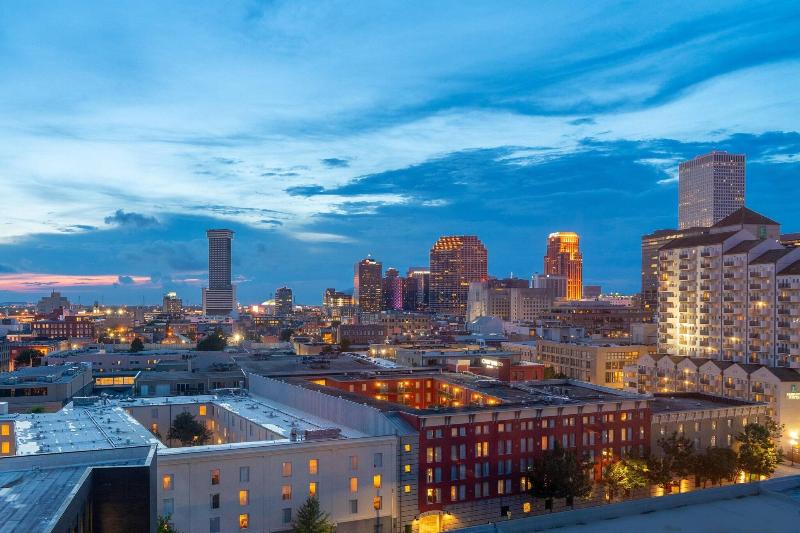 Номер Клуб Кровать Кинг, New Orleans Marriott Warehouse Arts District