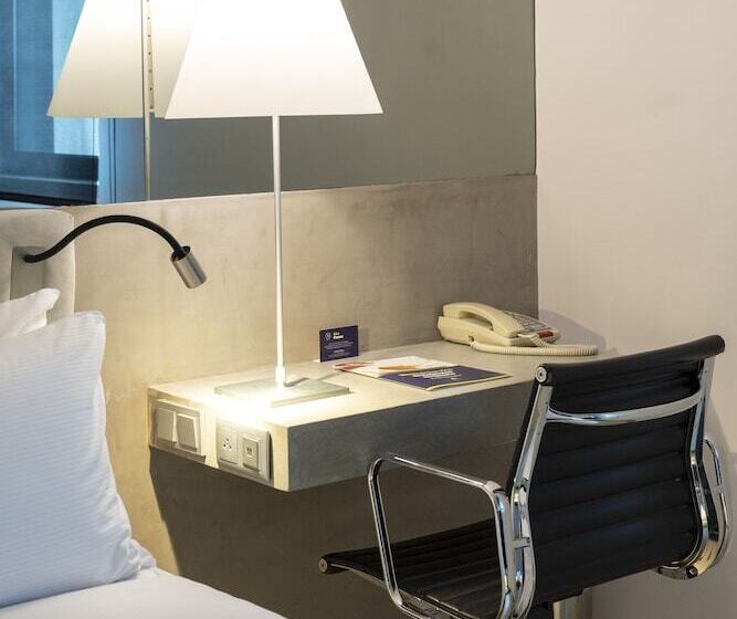 اتاق استاندارد با تخت بزرگ, Doubletree By Hilton Hotel Lisbon   Fontana Park