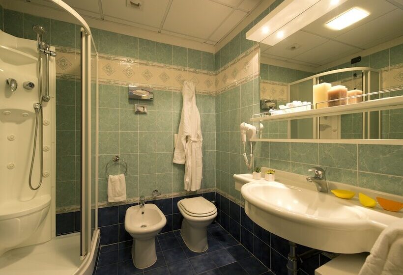 Семейный Номер, Grand Hotel Admiral Palace