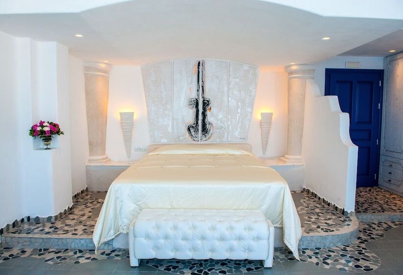 سوئیت با چشم‌انداز, Astarte Suites