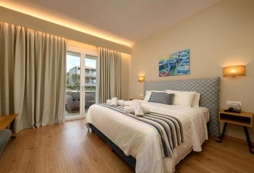 Люкс с Бассейном, Art Hotel Debono