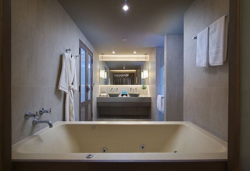 Номер Deluxe, Amari Vogue Krabi