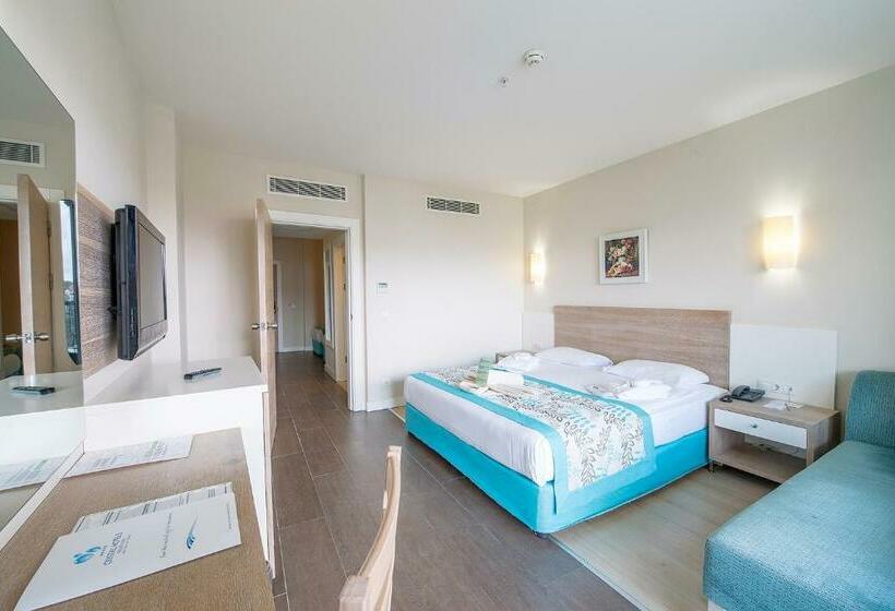 Трехместный Номер Стандарт с Видом, Crystal Sunrise Queen Luxury Resort & Spa   All Inclusive