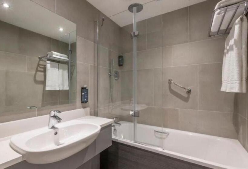 스탠다드 룸 킹사이즈 침대, Clayton Hotel Galway