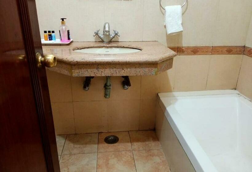 اتاق استاندارد یک نفره, Corporate Inn