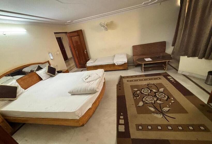 اتاق استاندارد سه نفره, Siddhi Vinayak Station Road Jaipur