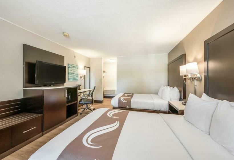 ２ダブルベッドのスタンダードルーム, Quality Inn Poughkeepsie