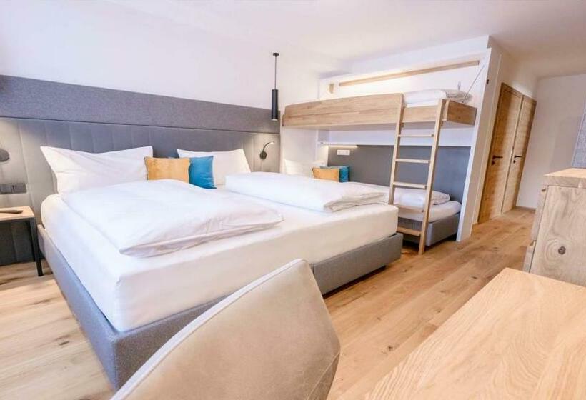 Апартаменты 3 Спальни, Hofgut Apartment & Lifestyle Resort Wagrain