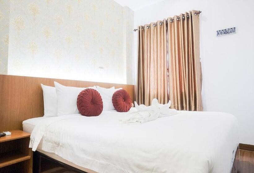 Номер Deluxe, King S Palace Mitra Reddoorz