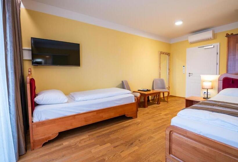 디럭스 트리플 룸, Vulkan Residenz Hotel   Self Check In