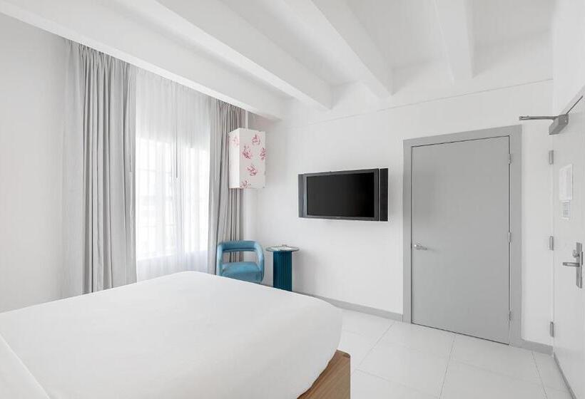 חדר סטנדרט מותאם לאדם עם מוגבלויות, Townhouse  Miami