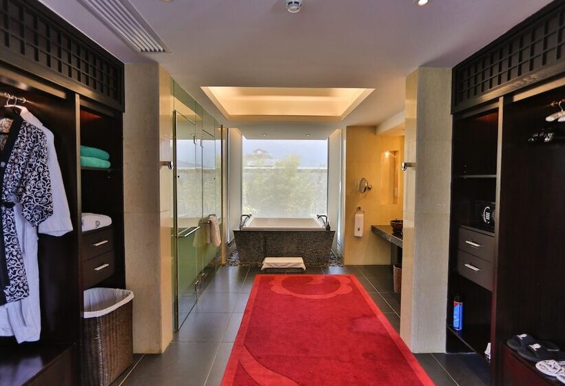 Вилла 3 Спальни, Banyan Tree Lijiang