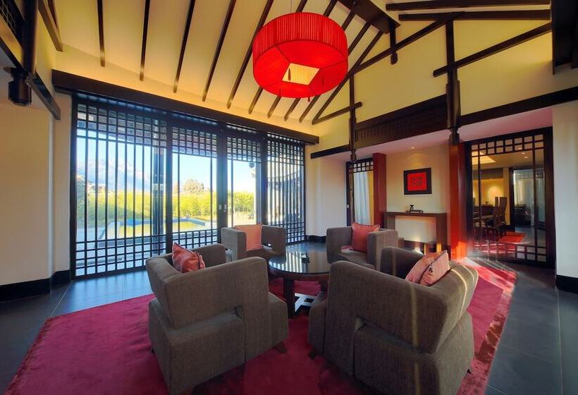 Вилла 3 Спальни, Banyan Tree Lijiang