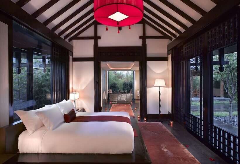Вилла Deluxe 3 Спальни, Banyan Tree Lijiang