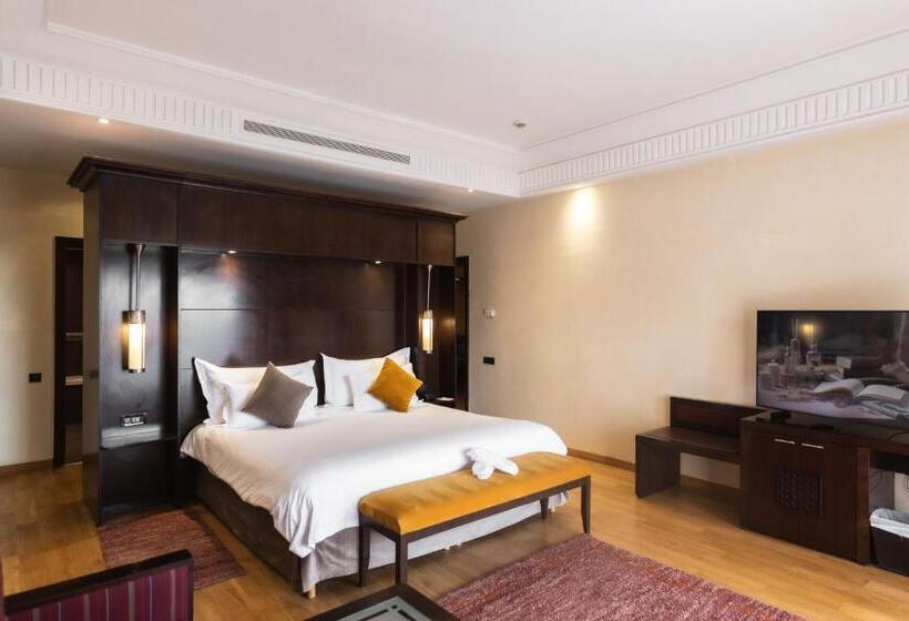 اتاق لوکس با چشم‌انداز استخر, Kenzi Menara Palace & Resort