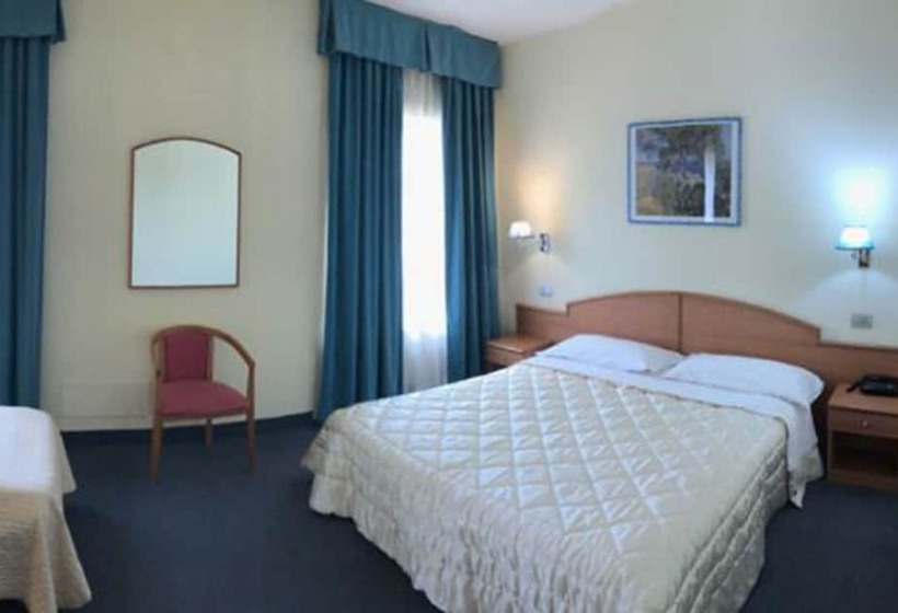 Номер Стандарт Трехместный, Europalace Hotel Todi