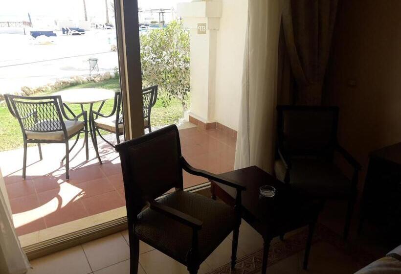 اتاق یک تخته با چشم‌انداز باغ, Continental Plaza Beach Resort