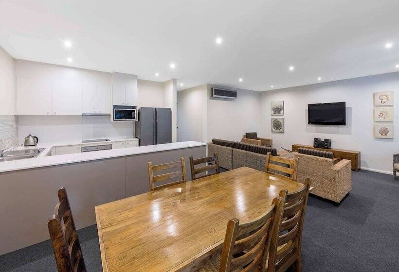 Апартаменты 2 Спальни с Бассейном, Oaks Port Stephens Pacific Blue Resort