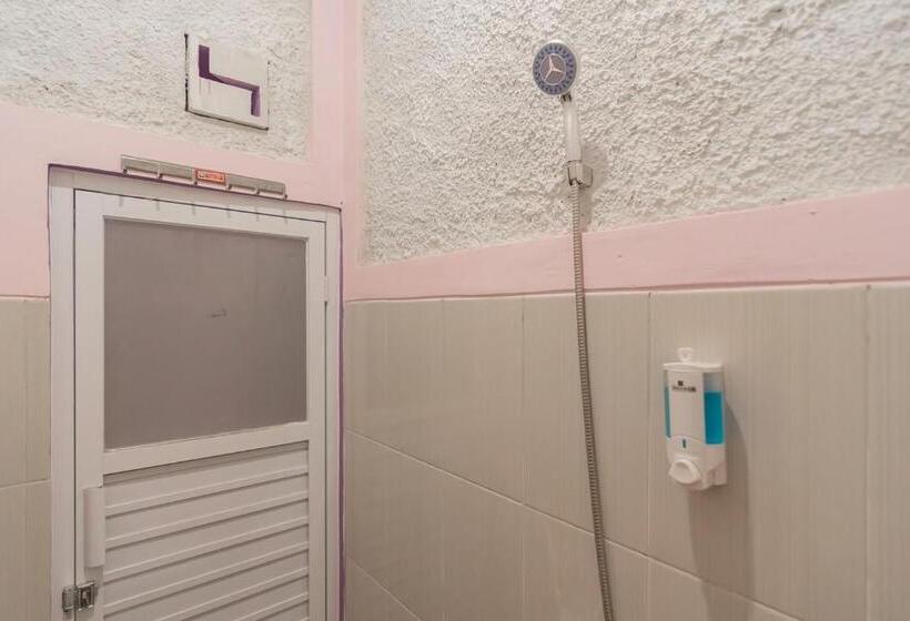 Номер Deluxe, Reddoorz @ Cipanas Garut