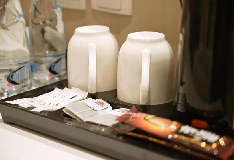 اتاق لوکس با تخت بزرگ, Sela Hotel