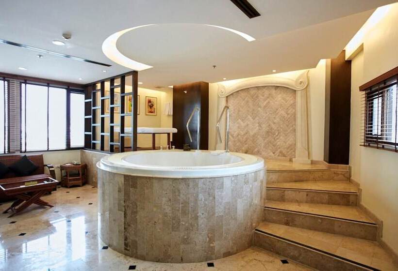 سوئیت با وان آب گرم, The Davis Bangkok