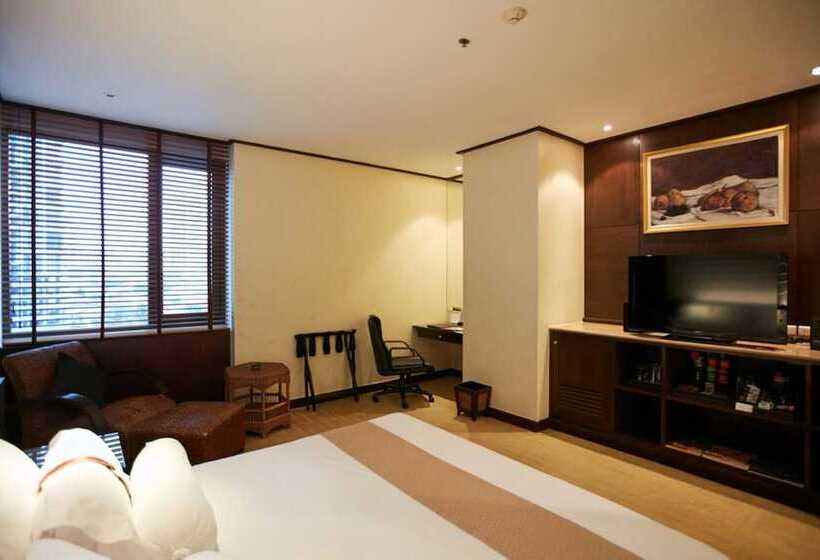 سوئیت با وان آب گرم, The Davis Bangkok