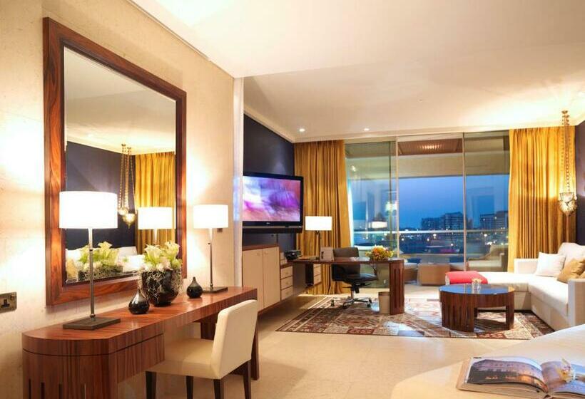 Номер Клуб, Raffles Dubai