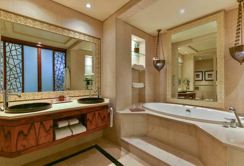 Люкс, Raffles Dubai