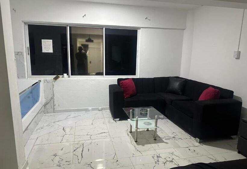 استودیو استاندارد با بالکن, Plaza Europa