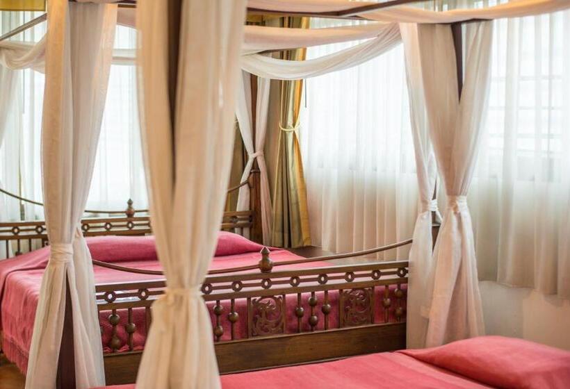 اتاق لوکس سه تخته, The Best Bangkok House
