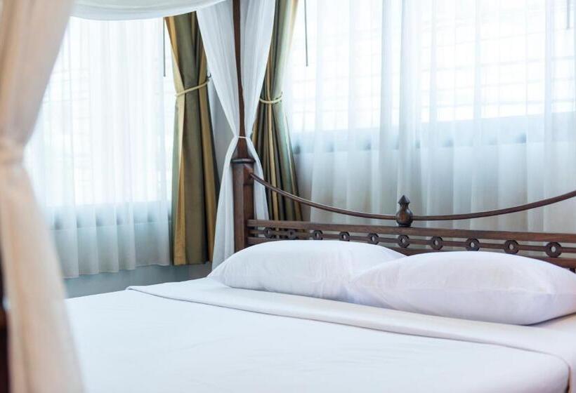 اتاق لوکس سه تخته, The Best Bangkok House