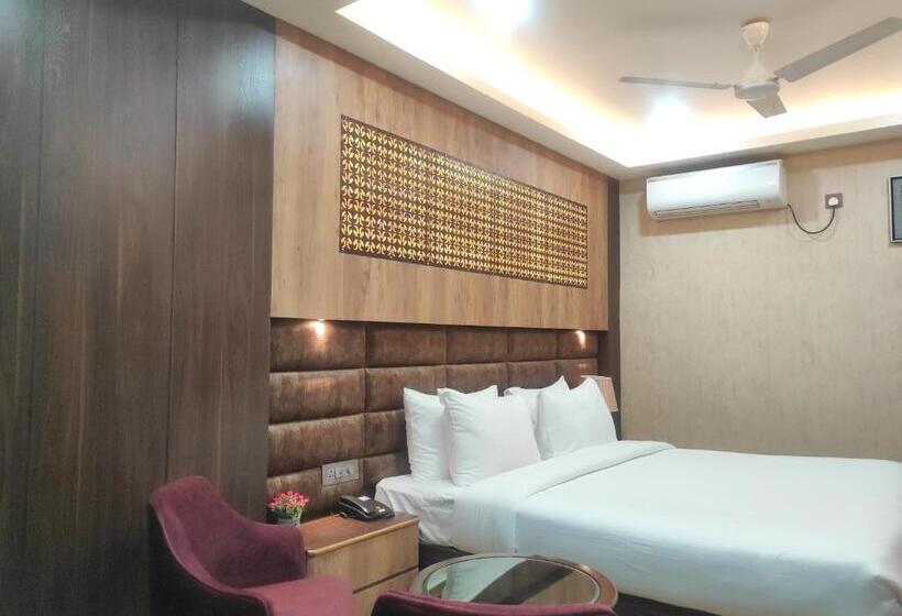اتاق لوکس با تخت بزرگ, Aavas Inn