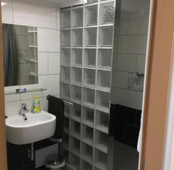Апартаменты 2 Спальни, Varkerulet Apartman