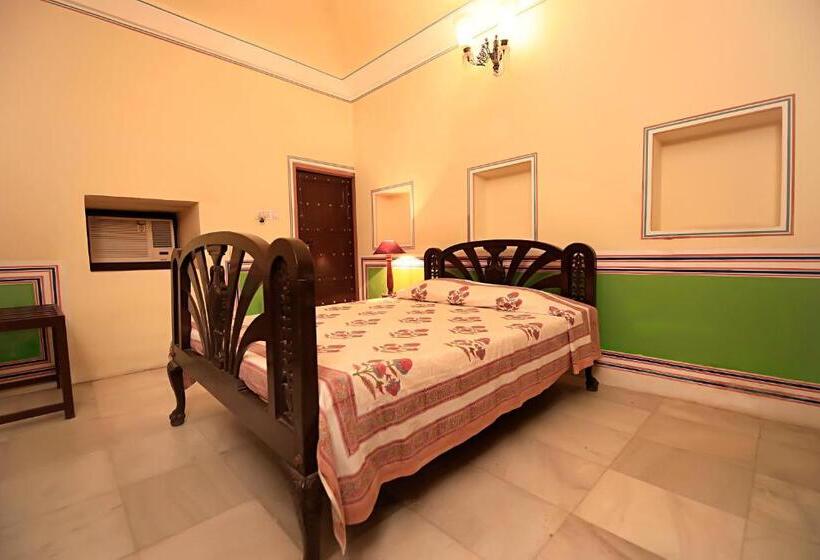 Номер Стандарт, Rajmahal Palace By Kanota Hotels Near Bisalpur Dam