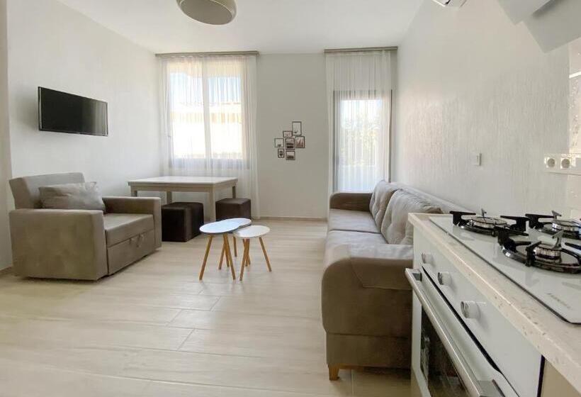 اتاق استاندارد چهارنفره با چشمانداز باغ, Azize Palas Apart Otel