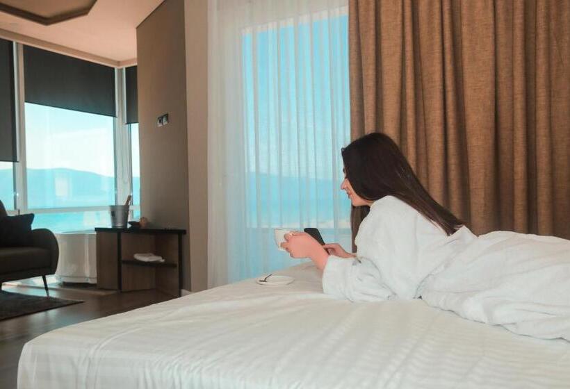 سوییت جونیور با چشم‌انداز دریا, Kraal Hotel Vlore