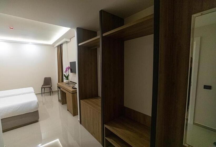 اتاق استاندارد چهار تخته, Kraal Hotel Vlore