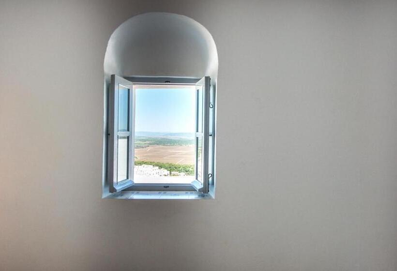 标准三人间, La Botica De Vejer