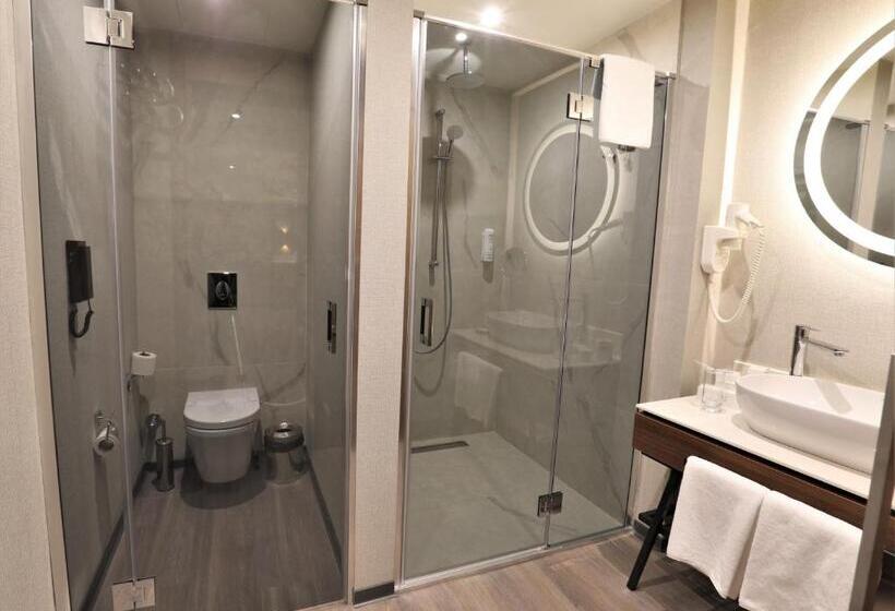 Люкс Сеньор, Limak Skopje Luxury