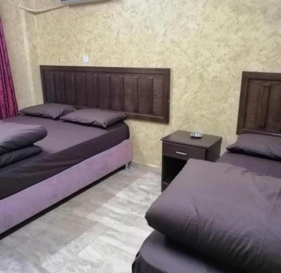 اتاق استاندارد سه نفره, Aqaba Roza