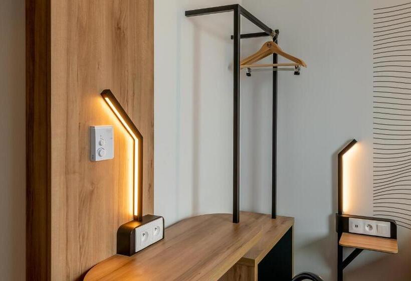 اتاق استاندارد برای معلولان, B&b Hotel Evian Publier