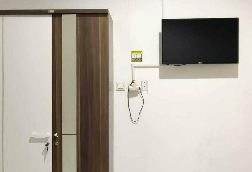 Номер Economy, Sas Guest House Mitra Reddoorz At Darmo Park 2 Surabaya